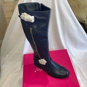 Women’s Flat Boots